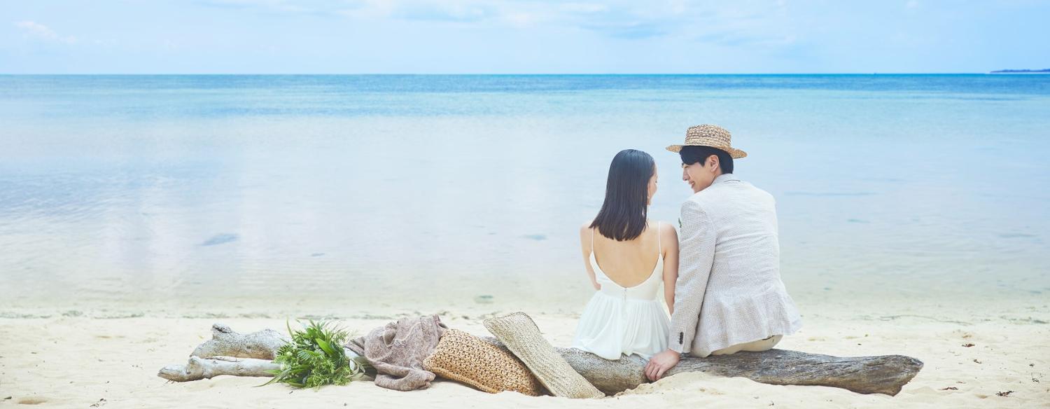 ザ・ビーチテラス ホテルアオ石垣。アクセス・ロケーション。ホテルのすぐそばには透明度の高い白砂のビーチ。コバルトブルーの美しい景色を眺めながら一日を過ごせます