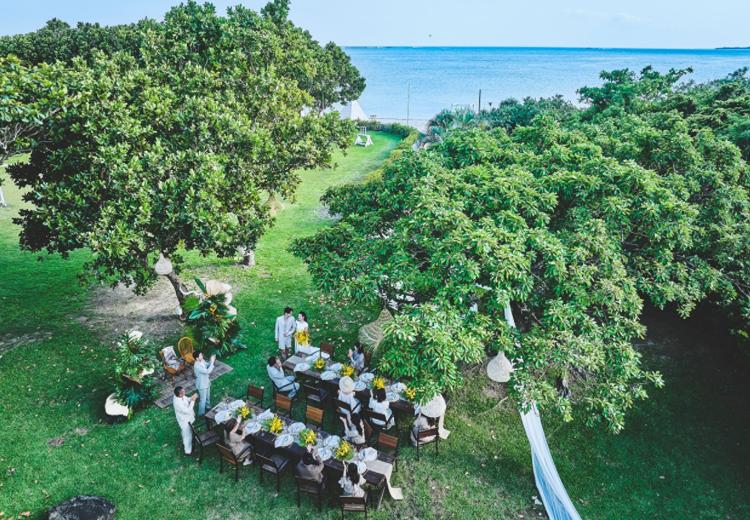 ザ・ビーチテラス ホテルアオ石垣。披露宴会場。海辺という開放的なロケーションを満喫できるパーティー