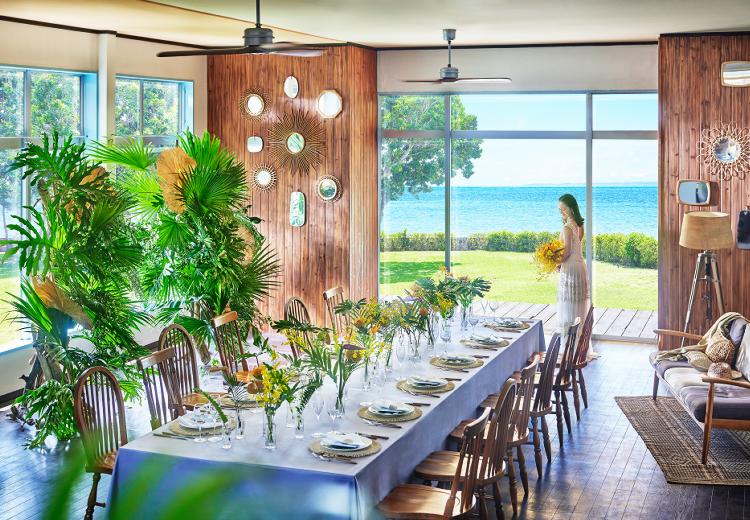 ザ・ビーチテラス ホテルアオ石垣。披露宴会場。ナチュラルな内装とインテリアがおしゃれなレストラン