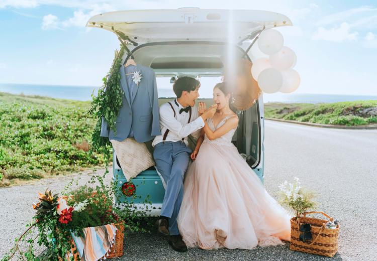THE SURF SEASIDE SCENE MIYAKOJIMA(ザ・サーフ シーサイドシーン宮古島) 。演出・小物。「JourneyBus」で島内を巡りロケーション撮影