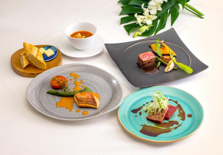 THE SURF SEASIDE SCENE MIYAKOJIMA(ザ・サーフ シーサイドシーン宮古島) 。料理。宮古島の旬の味覚を使った「宮古フレンチ」を提供