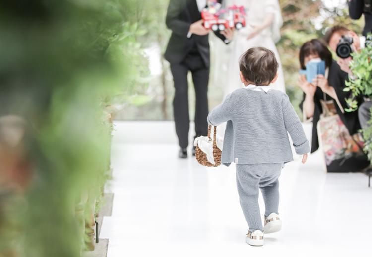 サウスウエストグランドホテル。挙式会場。リングボーイやリングガールで笑顔あふれる和やかな雰囲気に