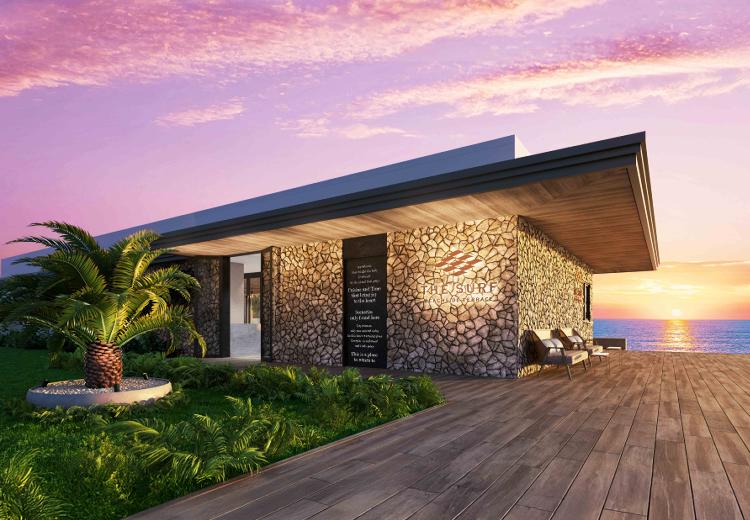 THE SURF BEACHSIDE TERRACE（ザ・サーフ ビーチサイドテラス）。披露宴会場。時間と共に変化する空や海の景色が忘れられないひとときを演出