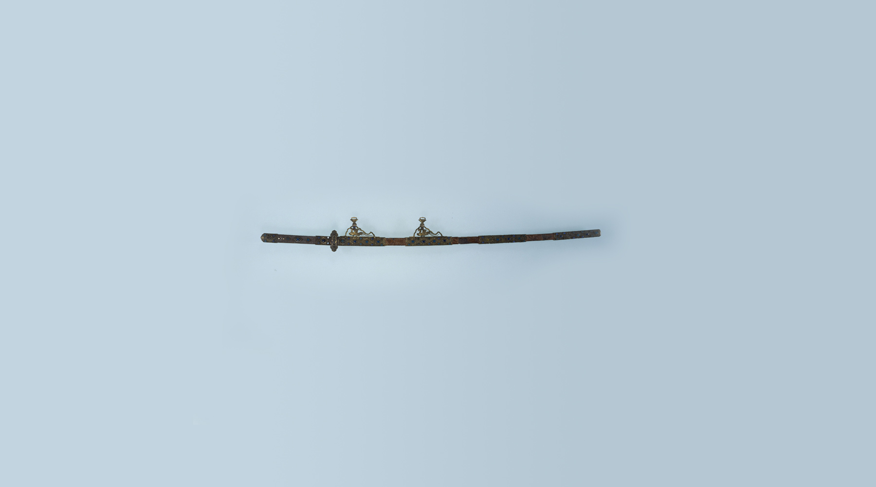 沃懸地螺鈿金装飾剣